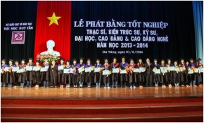 Tân khoa Duy Tân Đón nhận Bằng Tốt nghiệp Năm học 2013 - 2014